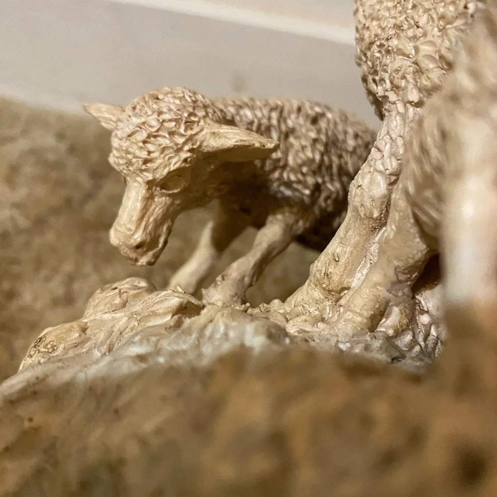 💫 10” Tall Shepherd with Lambs Statue - Picture 7 of 12